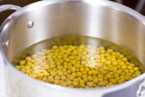 Cooking Dried Chickpeas and the Resulting Chickpea Stock