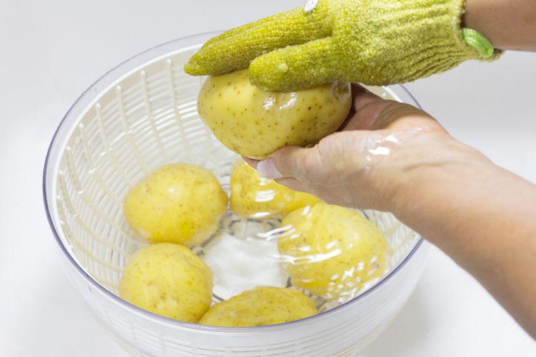#1 Scrub the potatoes thoroughly.