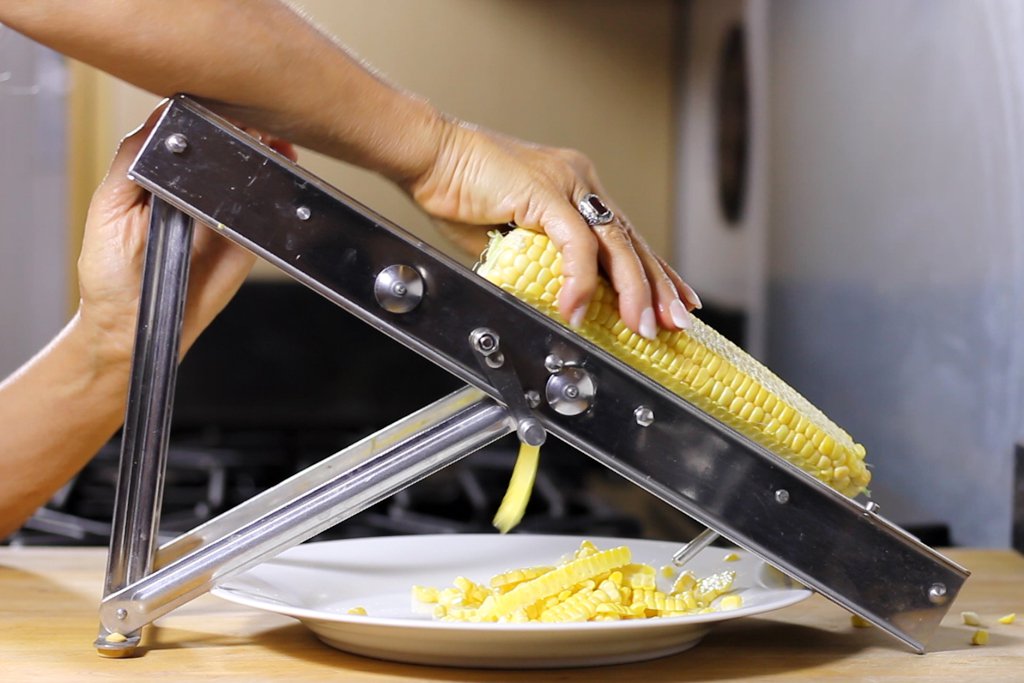 Removing corn kernels with a classic french mandoline