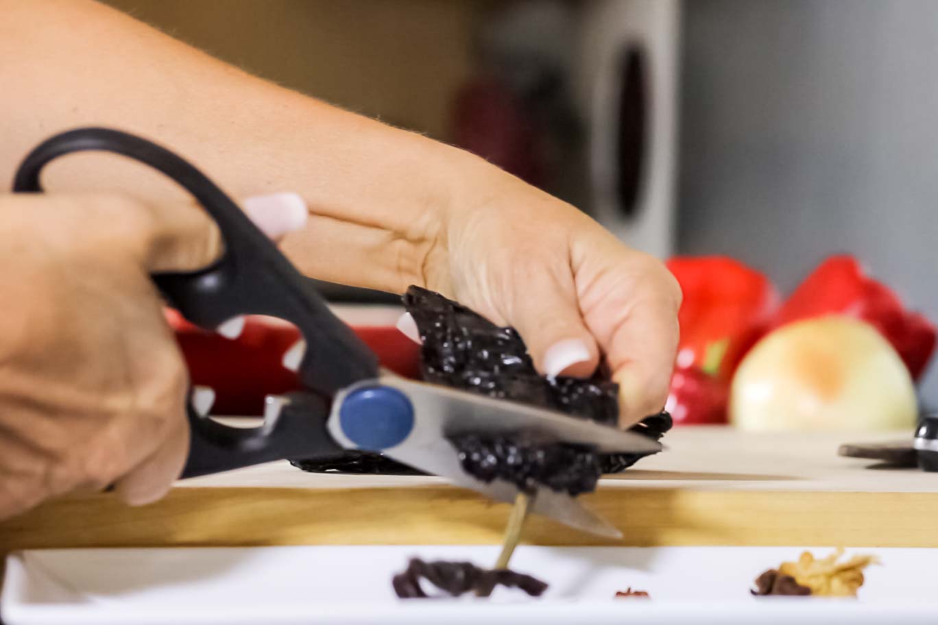 Cutting the stem off of a dried chili pepper with Henckels kitchen sheers